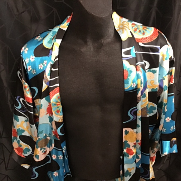 Frederick’s of Hollywood Short Kimono with pockets on sides - Picture 8 of 13